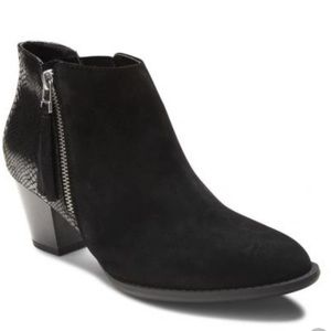 Vionic Anne heeled black suede ankle boot